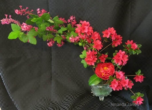 April floral arrangement 2020,cut flowers,flower arranging,The Garden Website,Amanda Jarrett,Amanda's Garden Consulting
