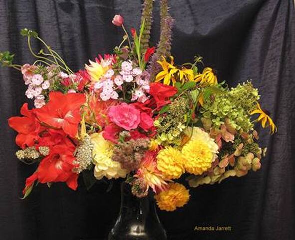 August floral arrangement 2017,cut flowers,flower arranging,The Garden Website,Amanda Jarrett,Amanda's Garden Consulting