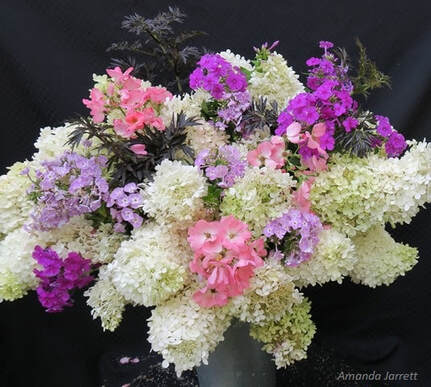 August flower arrangements 