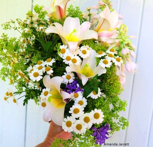 Lilium,Tanacetum parthenium 'White Stars',August flower bouquet,august flower arrangement